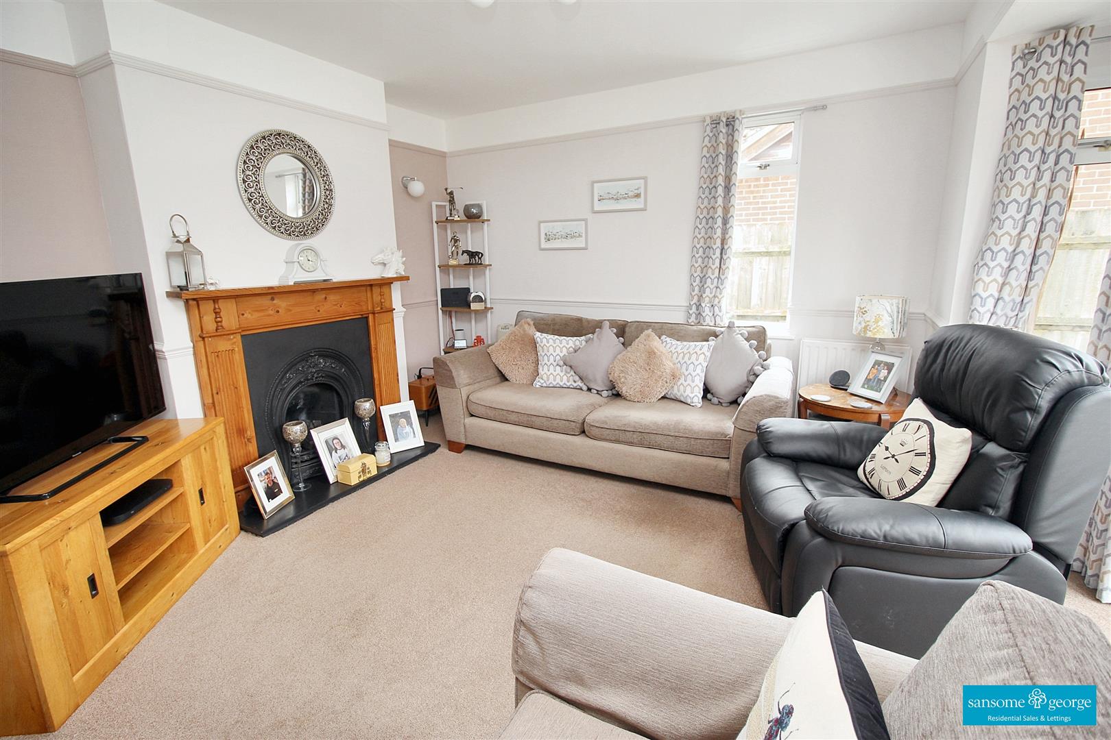 4 bed property in Langley Hill, Reading